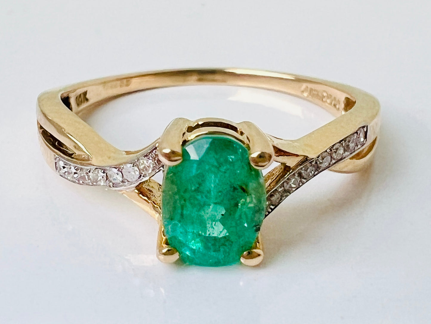 9ct Gold Emerald & Diamond Ring