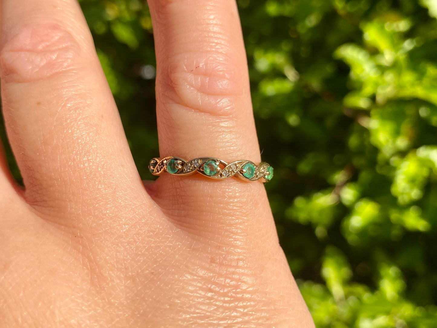 Vintage 9ct Gold Emerald & Diamond Ring