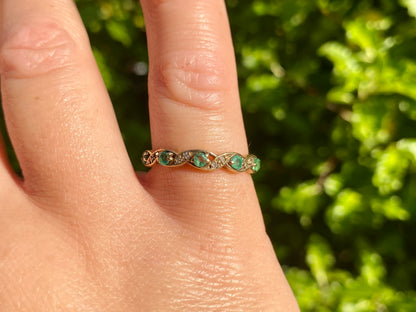 Vintage 9ct Gold Emerald & Diamond Ring