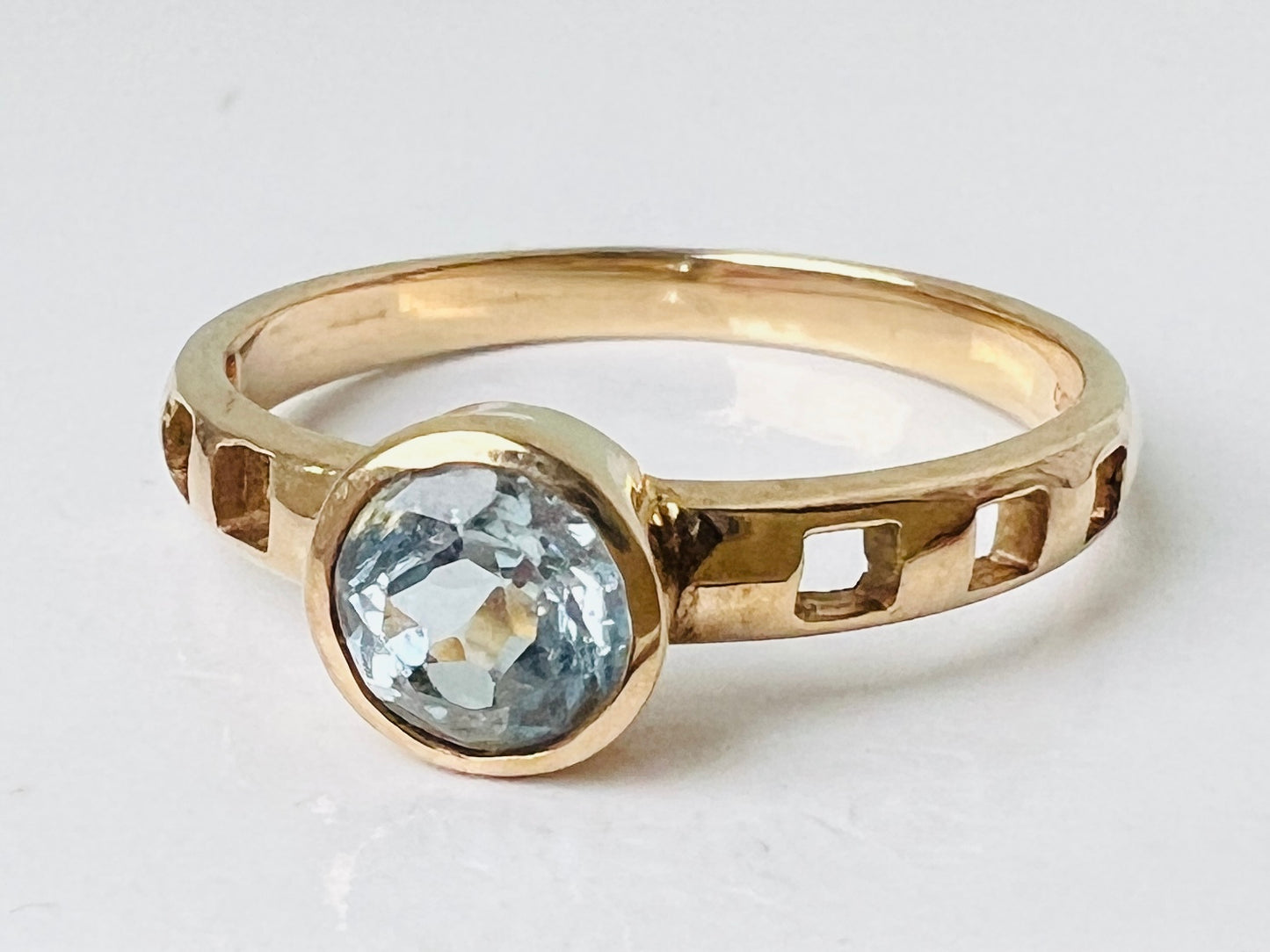 9ct Gold Topaz Ring