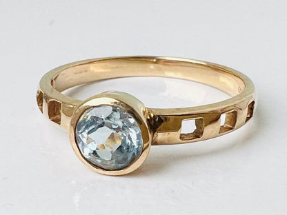 9ct Gold Topaz Ring