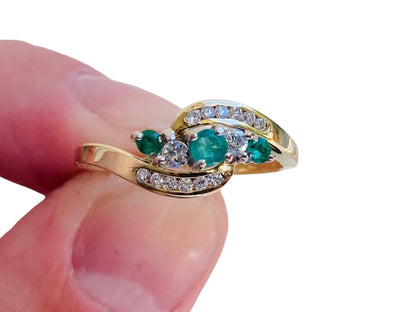 Vintage 18ct Gold Emerald & Diamond Ring