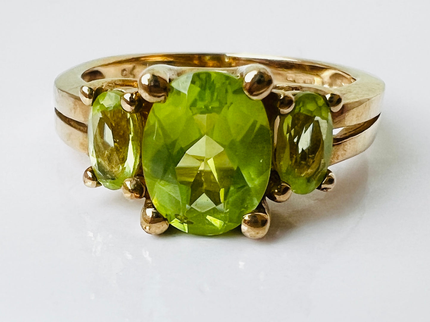 9ct Gold Peridot Ring
