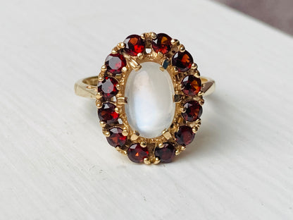 Vintage 9ct Gold Moonstone & Garnet Ring