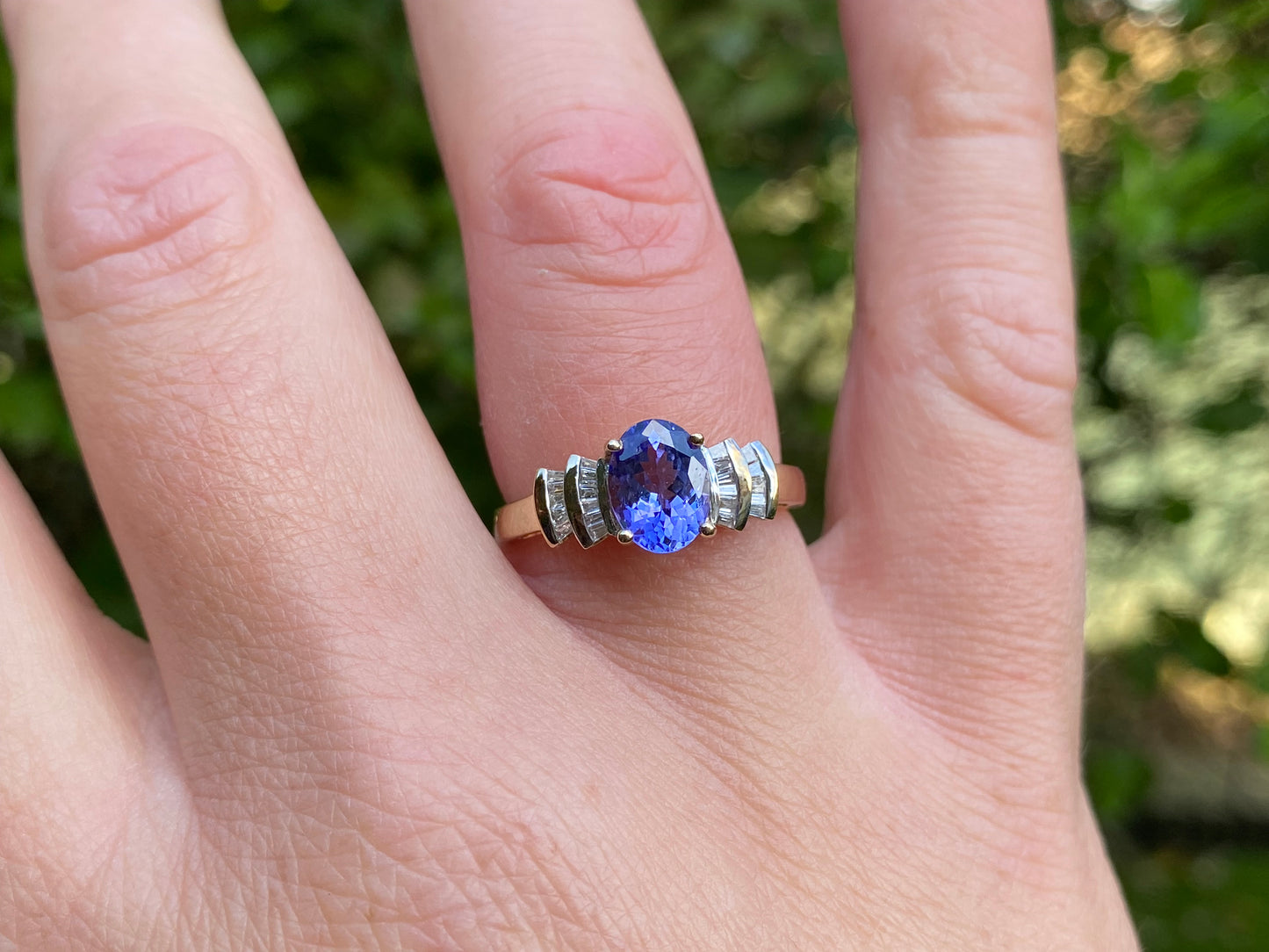 9ct Gold Tanzanite & Diamond Ring