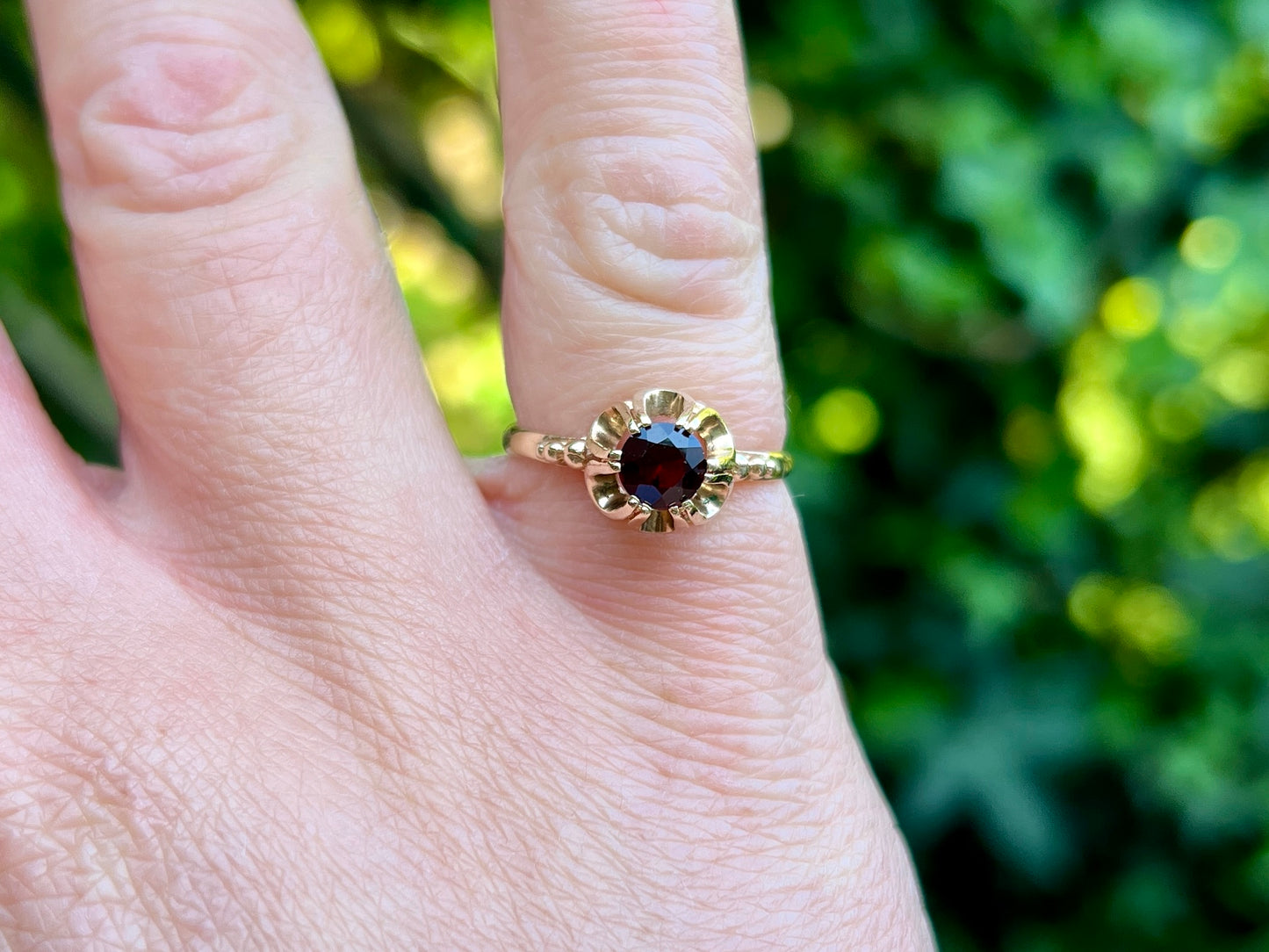 Vintage 9ct Gold Garnet Ring