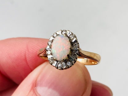 Vintage 9ct Gold Opal & Diamond Ring