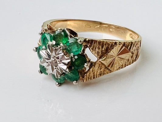 Vintage 9ct Gold Emerald & Diamond Ring