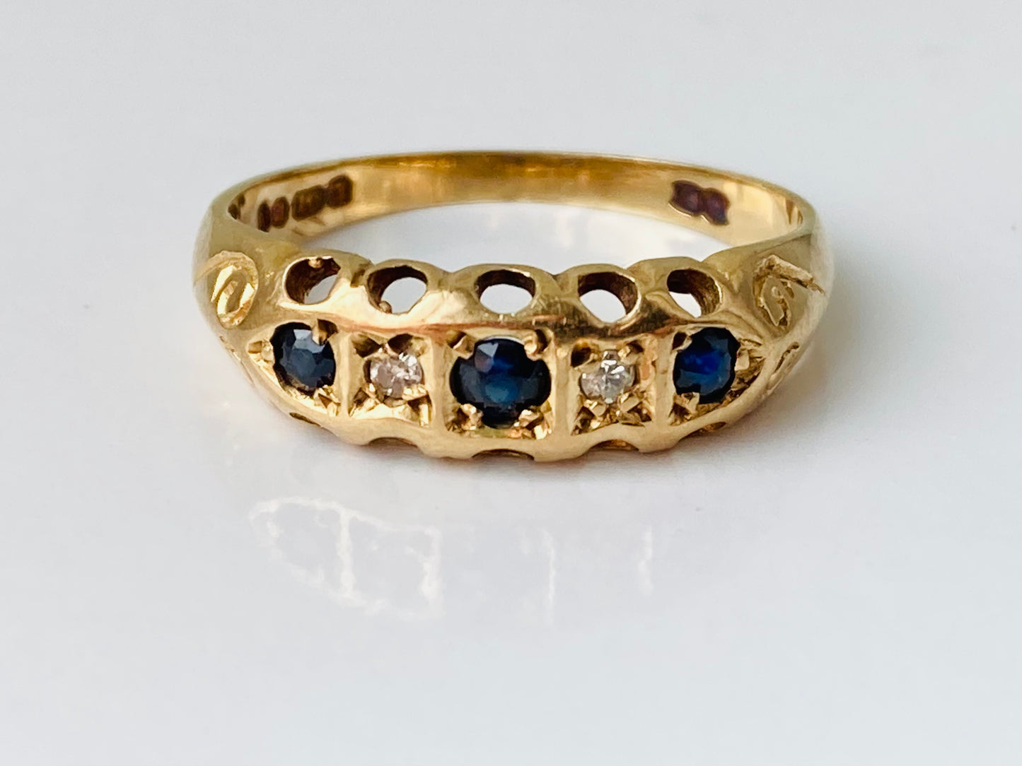 Vintage 9ct Gold Sapphire & Diamond Ring