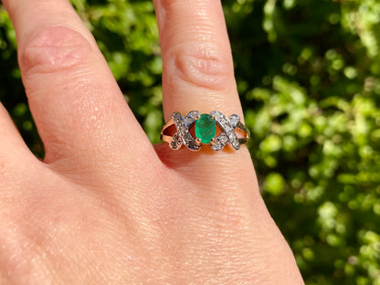 10ct Gold Emerald & Diamond Ring