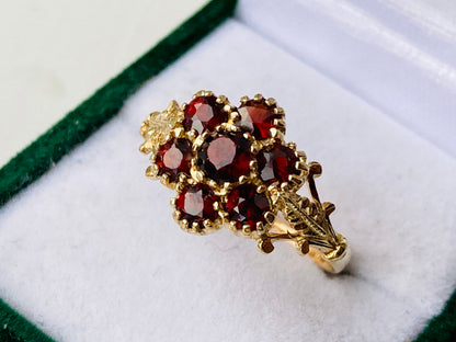 9ct Gold Garnet Ring