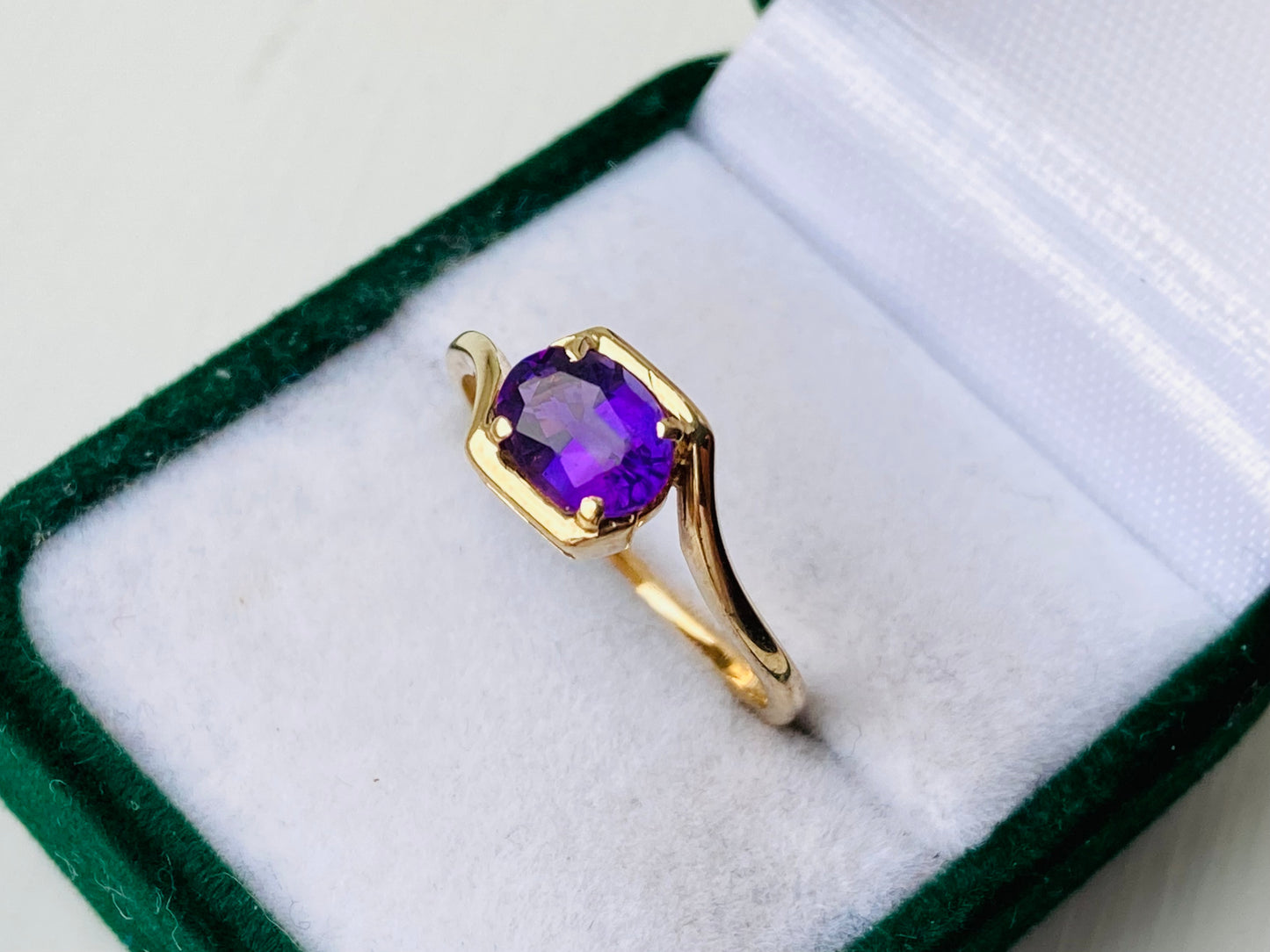 Vintage 9ct Gold Amethyst Ring