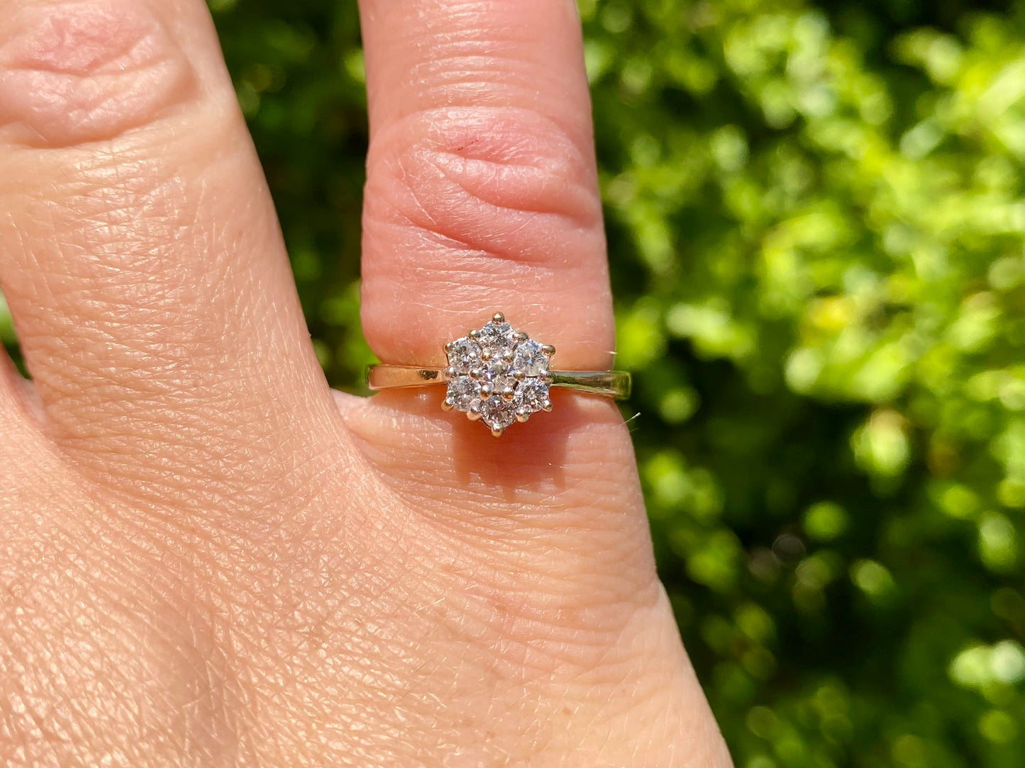 9ct Gold 0.33ct Diamond Daisy Ring