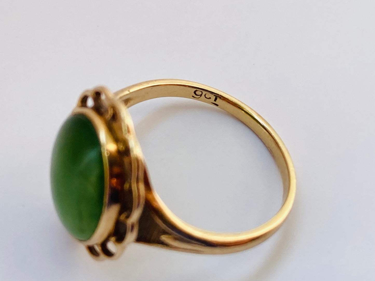 Vintage 9ct Gold Jade Ring