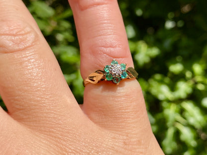 Vintage 9ct Gold Emerald & Diamond Ring