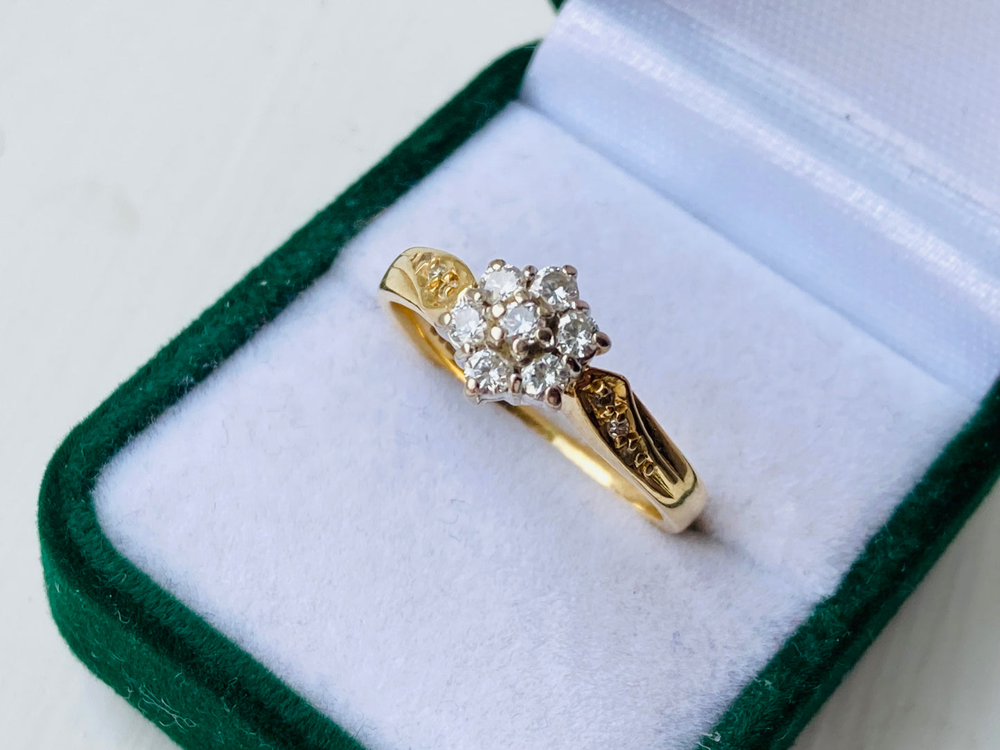 18ct Gold Diamond Ring