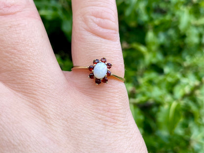 Vintage 9ct Gold Opal & Garnet Ring