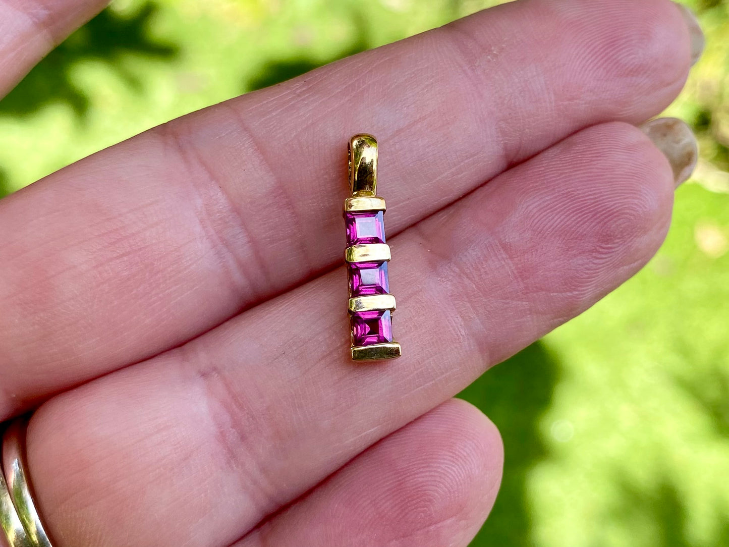 9ct Gold Rhodolite Garnet Pendant