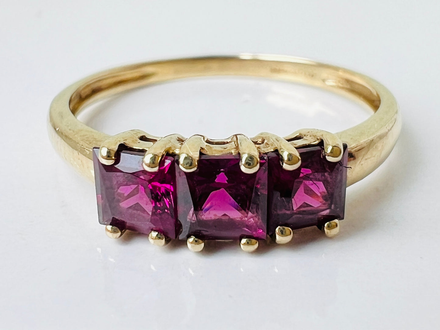 9ct Gold Rhodolite Garnet Ring