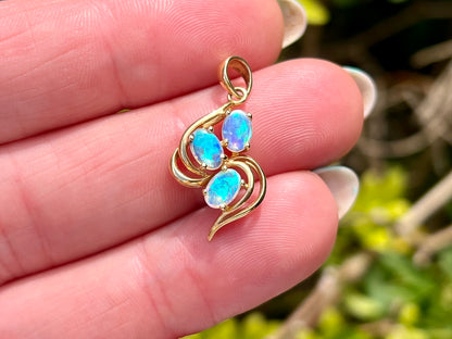 18ct Gold Opal Pendant