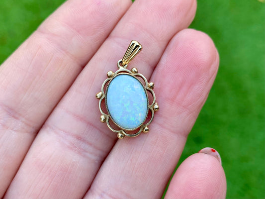 Vintage 9ct Gold Opal Pendant