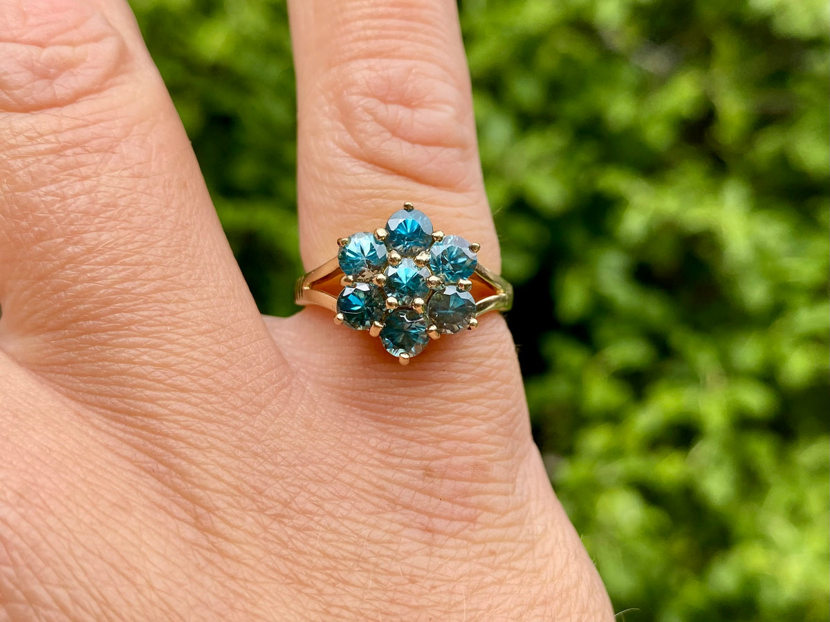 9ct Gold Topaz Daisy Ring