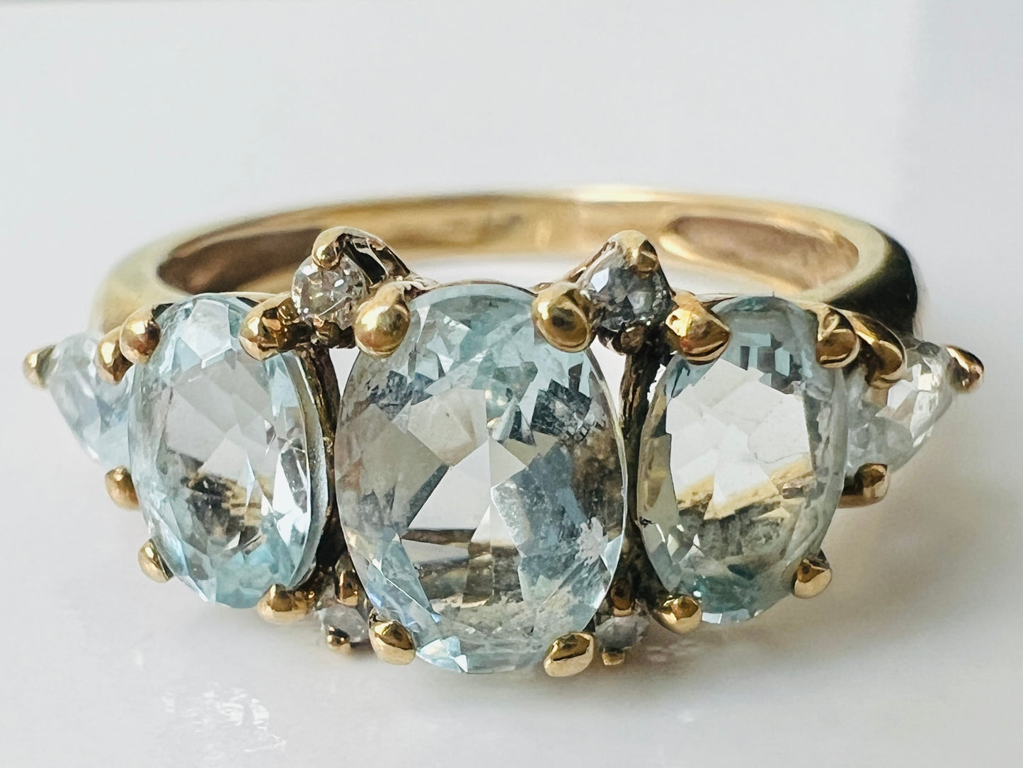 9ct Gold Aquamarine & Diamond Ring