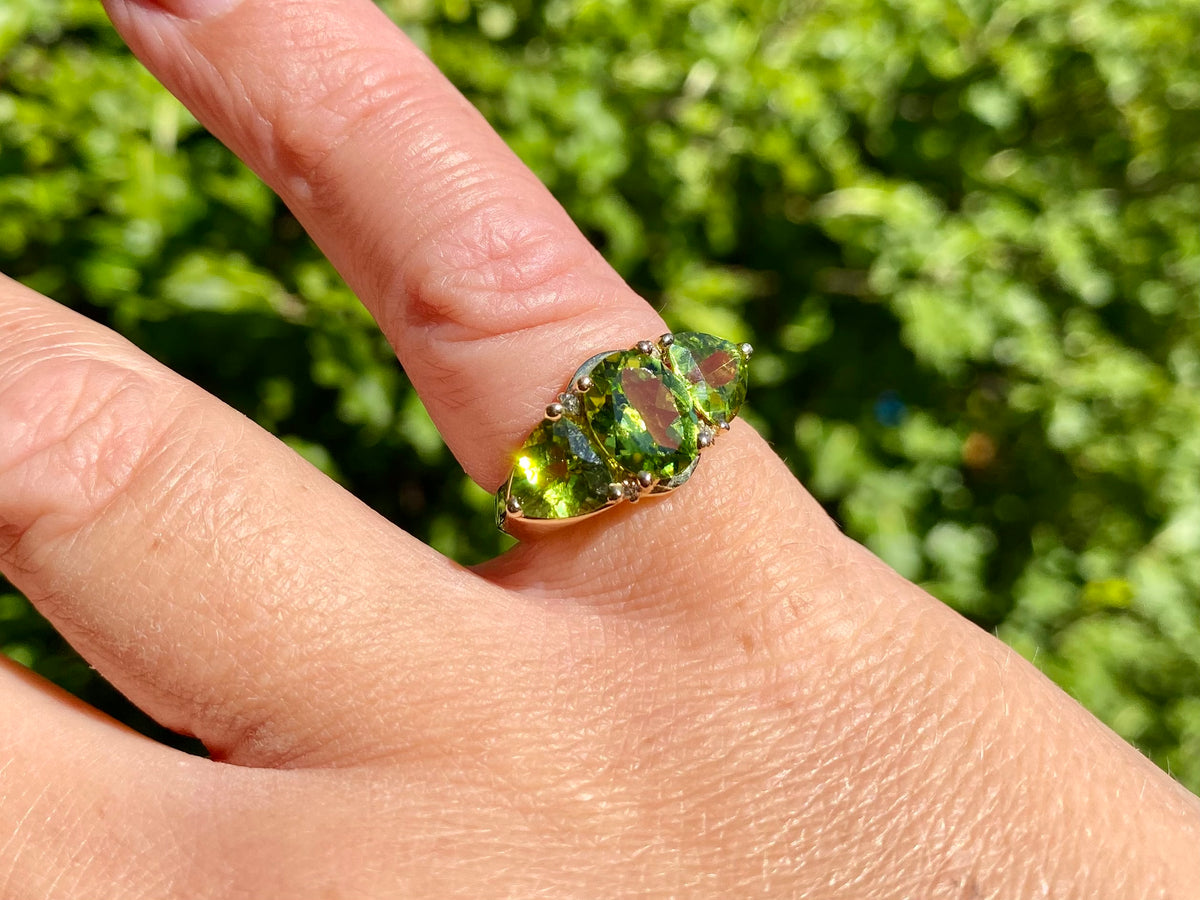9ct Gold Peridot & Diamond Ring