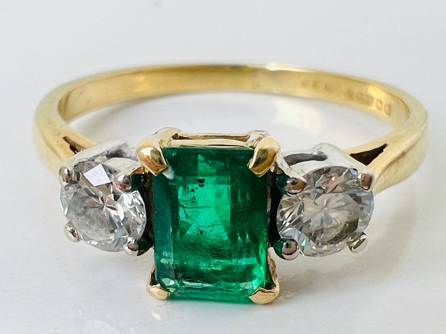 Vintage 18ct Gold Emerald & Diamond Ring