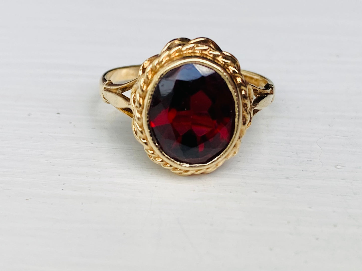 Vintage 9ct Gold Garnet Ring