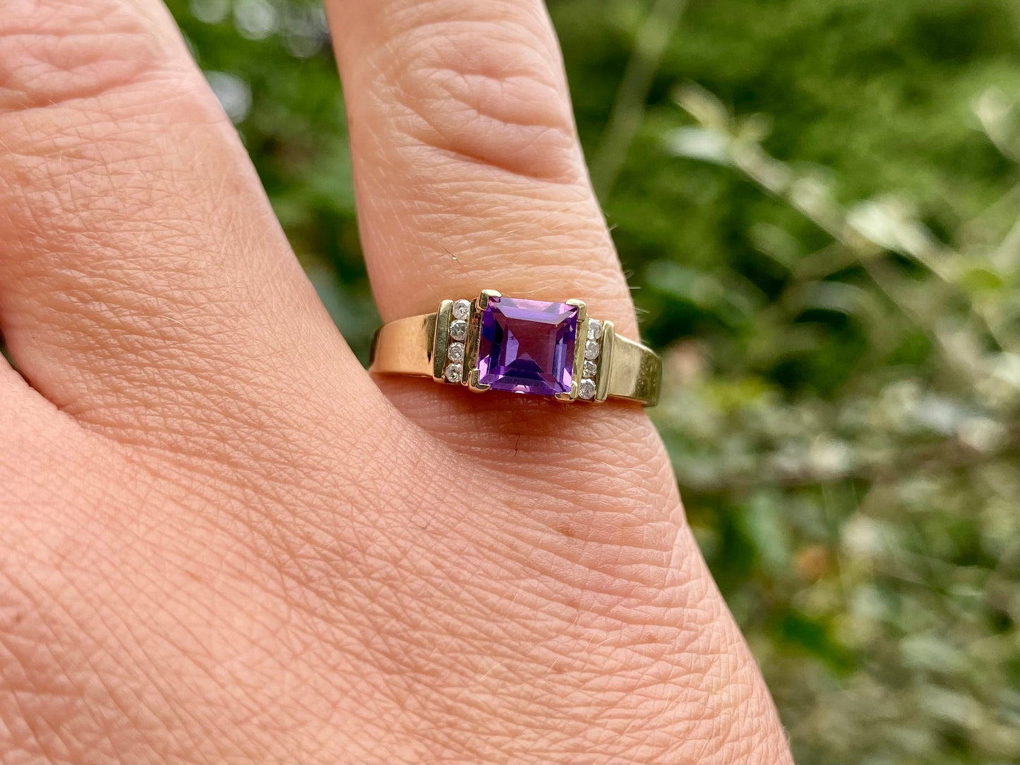 9ct Gold Amethyst & Diamond Ring