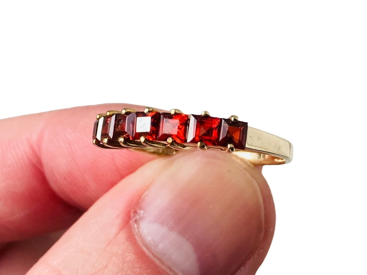 9ct Gold Garnet Ring