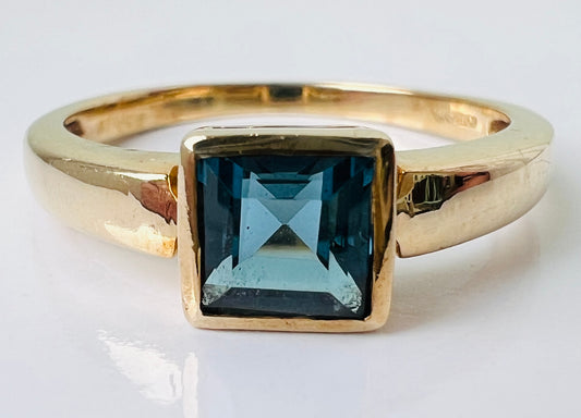 9ct Gold Topaz Ring
