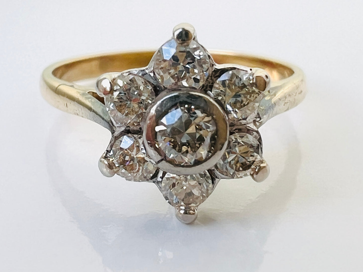 Vintage 18ct Gold Diamond Daisy Ring