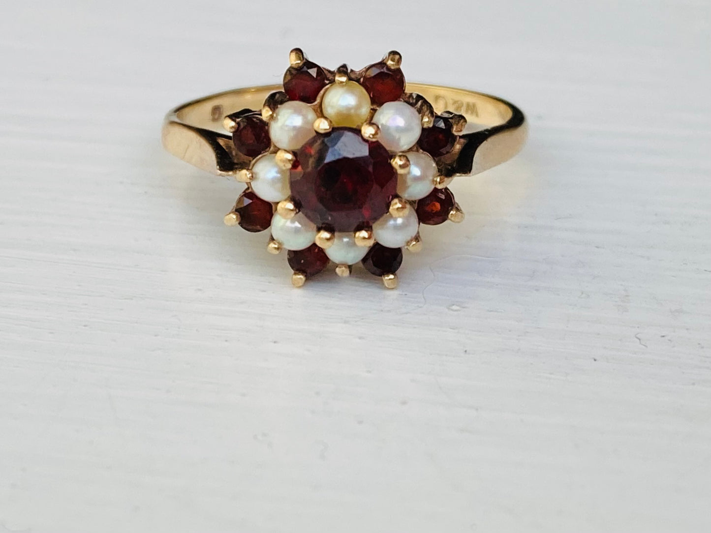 Vintage 9ct Gold Garnet & Pearl Ring