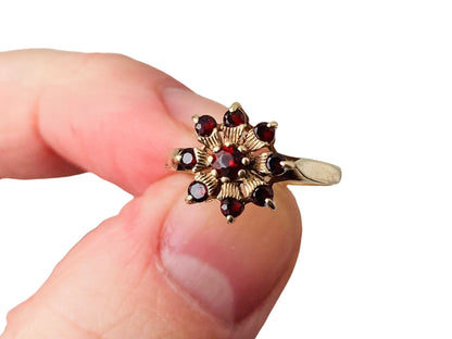 Vintage 9ct Gold Garnet Ring