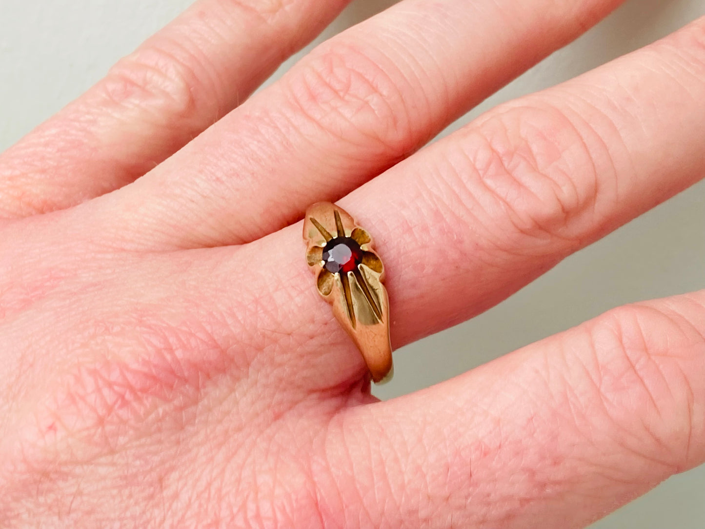 9ct Gold Garnet Ring