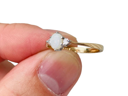 Vintage 9ct Gold Opal & Diamond Ring