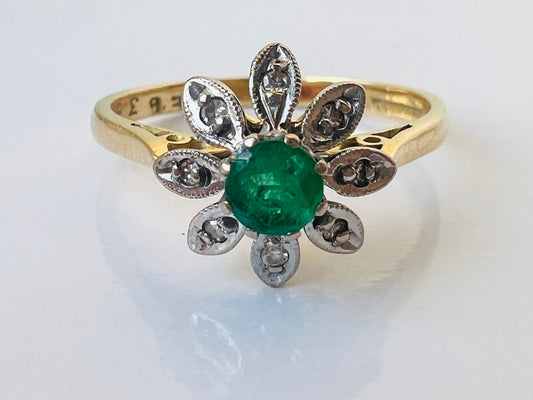 Vintage 18ct Gold Emerald & Diamond Ring
