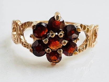 Vintage 9ct Gold Garnet Daisy Ring