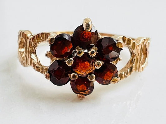 Vintage 9ct Gold Garnet Daisy Ring