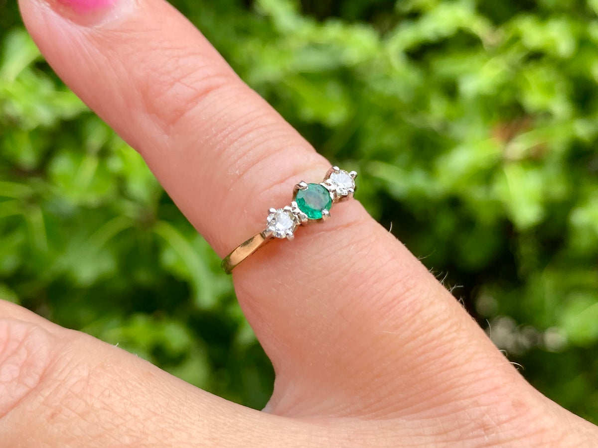 Vintage 9ct Gold Emerald & Diamond Trilogy Ring
