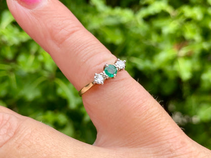 Vintage 9ct Gold Emerald & Diamond Trilogy Ring