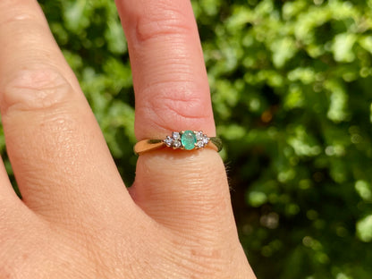 Vintage 9ct Gold Emerald & Diamond Ring