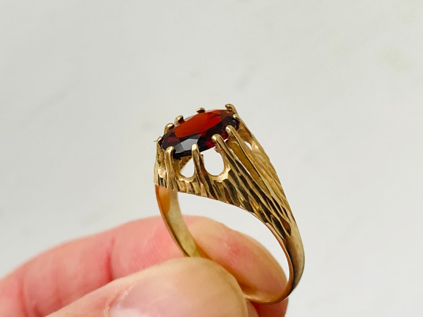 9ct Gold Garnet Ring