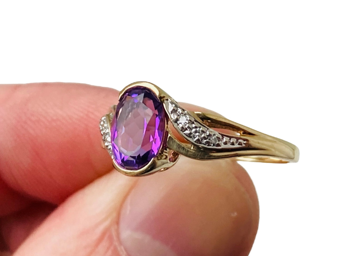 9ct Gold Amethyst & Diamond Ring