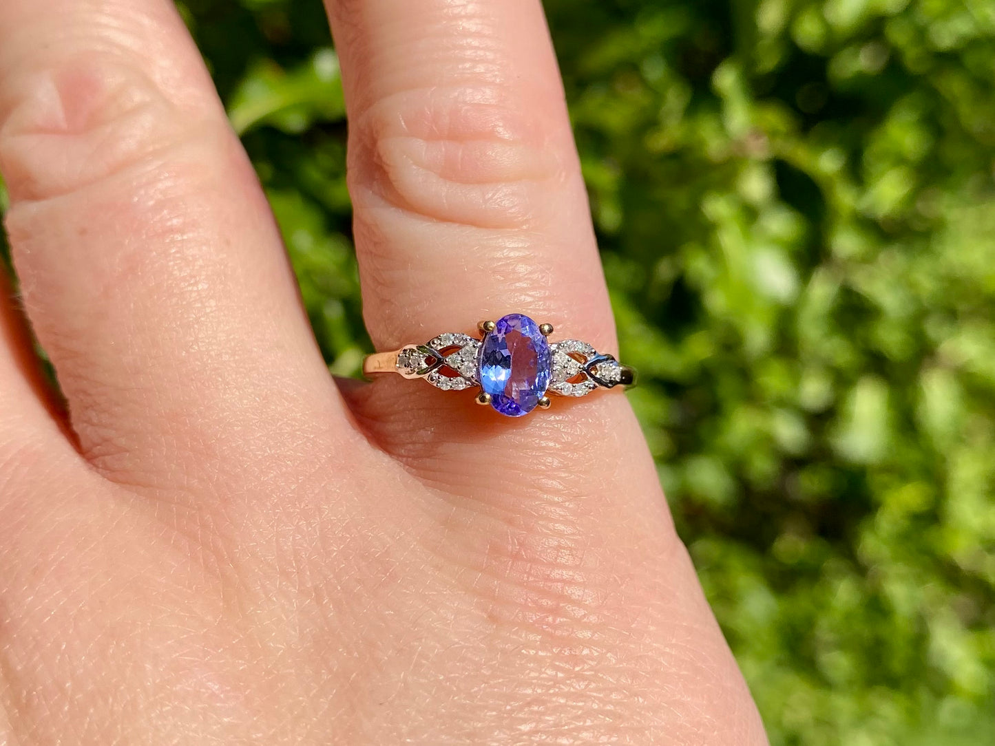 9ct Gold Tanzanite & Diamond Ring