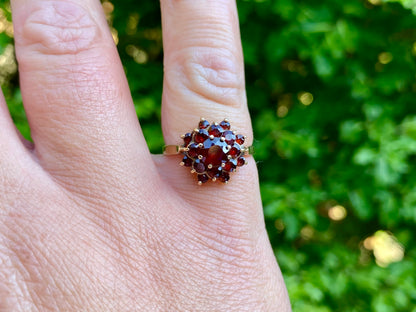 Vintage 9ct Gold Garnet Ring