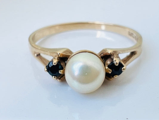 Vintage 9ct Gold Sapphire & Pearl Ring