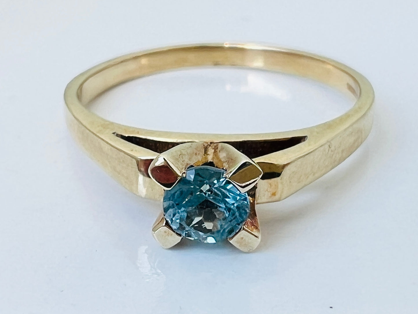 9ct Gold Blue Zircon Ring